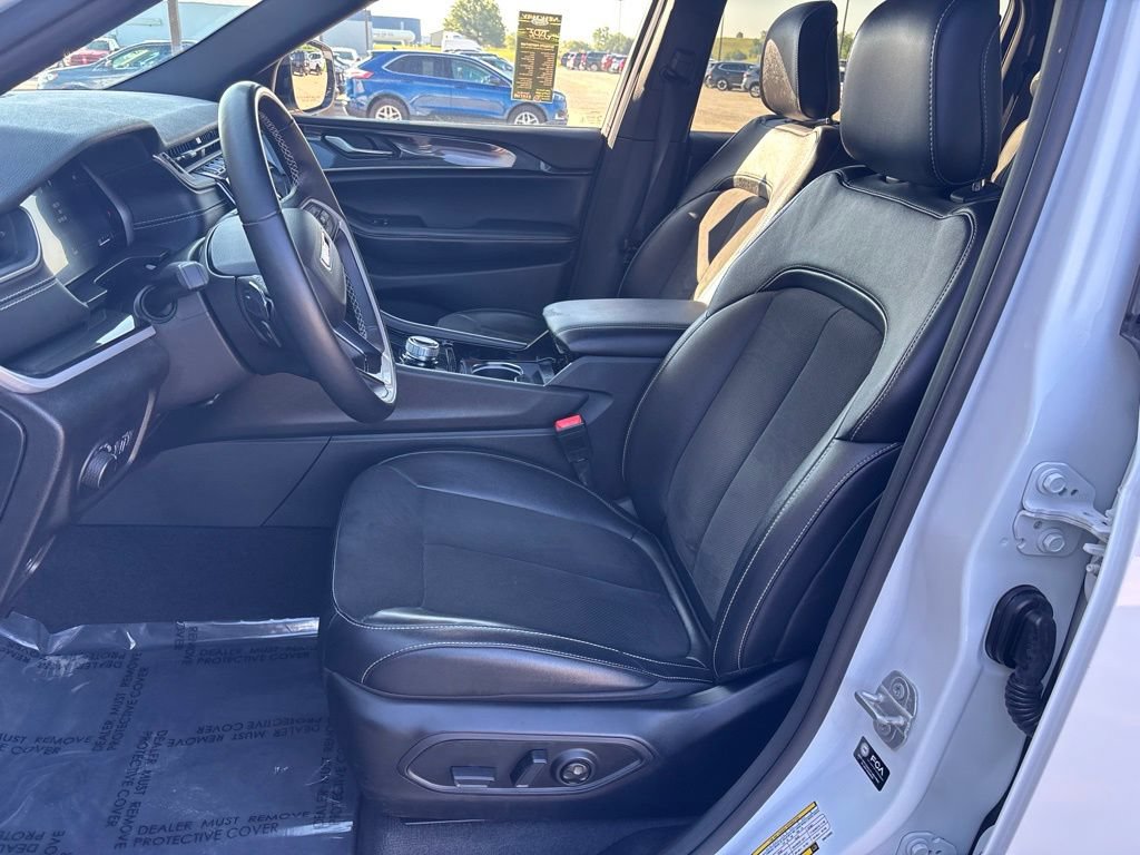 Used 2022 Jeep Grand Cherokee Altitude AWD/4WD image 12