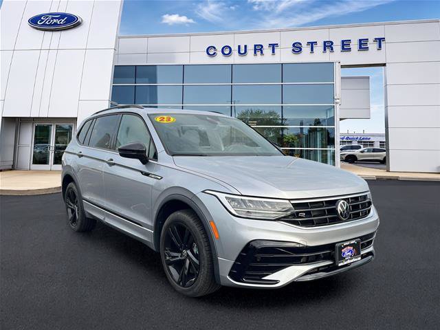 Used 2023 Volkswagen Tiguan SE R-Line FWD image 3