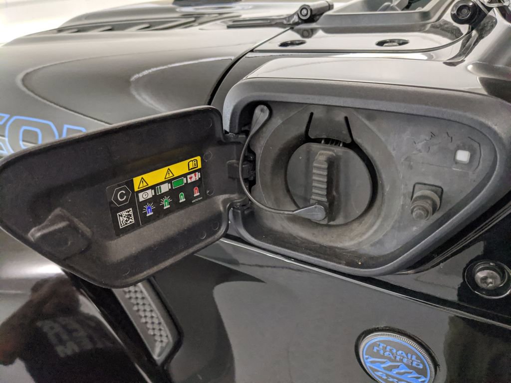 Used 2023 Jeep Wrangler Unlimited Rubicon 4xe AWD/4WD image 23