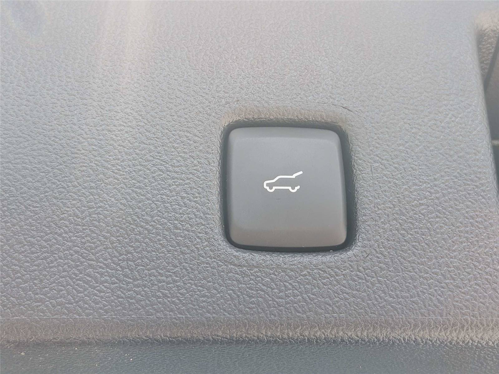 Certified 2025 Ford Escape SE w/ PHEV Premium Package FWD image 13