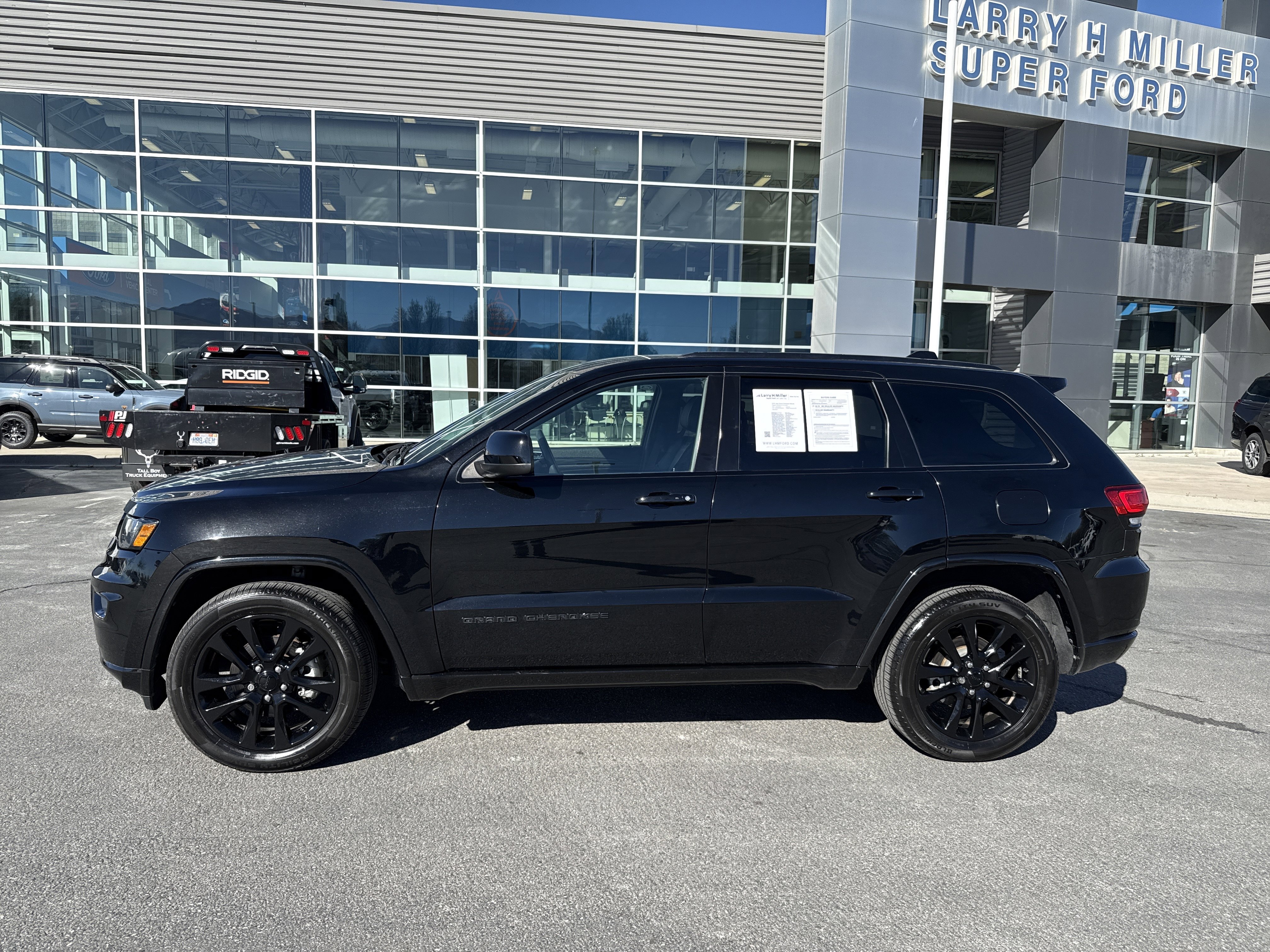 Used 2019 Jeep Grand Cherokee Altitude image 2