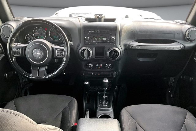 Used 2018 Jeep Wrangler Unlimited Sport w/ Connectivity Group AWD/4WD image 7