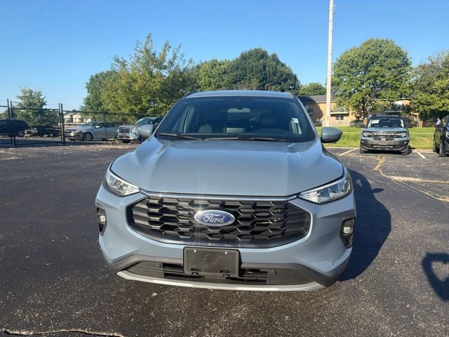Certified 2025 Ford Escape ST-Line Select AWD/4WD image 3