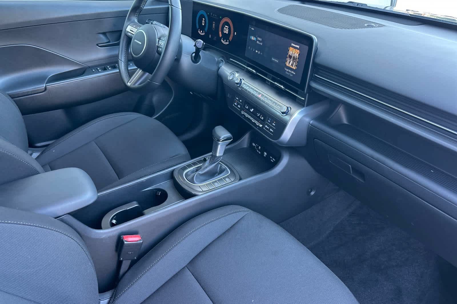 Used 2025 Hyundai Kona SEL FWD image 17