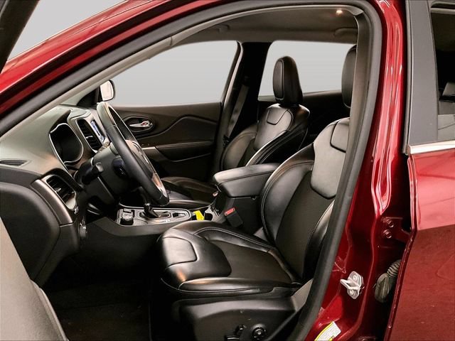 Used 2019 Jeep Cherokee Latitude Plus AWD/4WD image 24