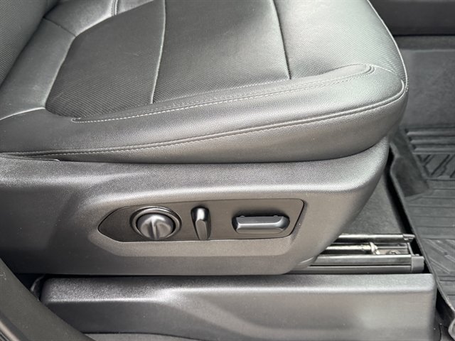 Used 2021 Chevrolet Silverado 1500 LTZ AWD/4WD image 32