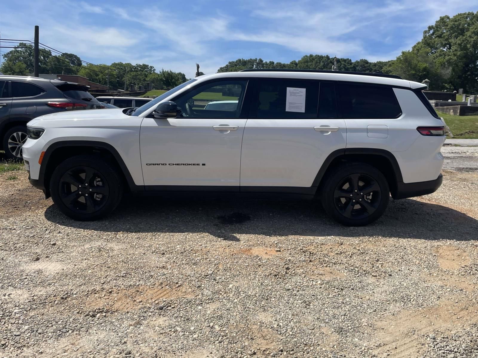 Used 2023 Jeep Grand Cherokee L Laredo AWD/4WD image 12