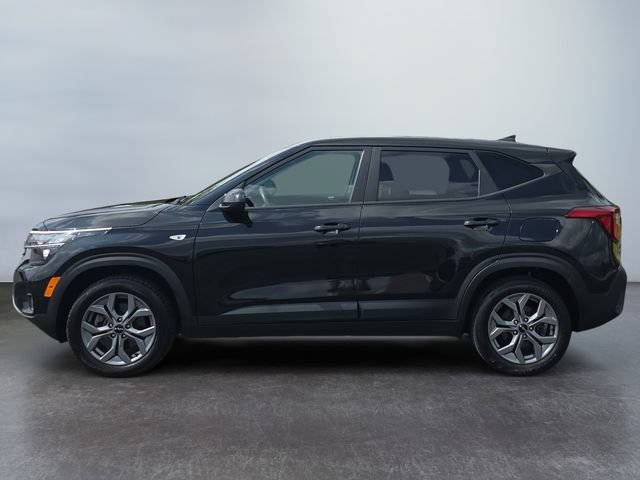 Used 2024 Kia Seltos LX AWD/4WD image 2