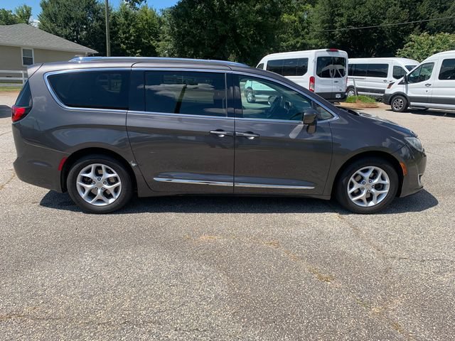 Used 2018 Chrysler Pacifica Touring-L Plus w/ Tire & Wheel Group FWD image 4