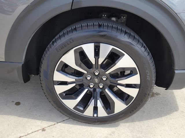 Certified 2025 Ford Explorer Platinum w/ LUX Leather Package AWD/4WD image 16