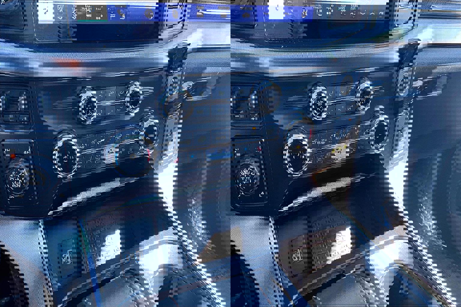 Certified 2022 Ford F150 Platinum w/ Equipment Group 701A High image 32