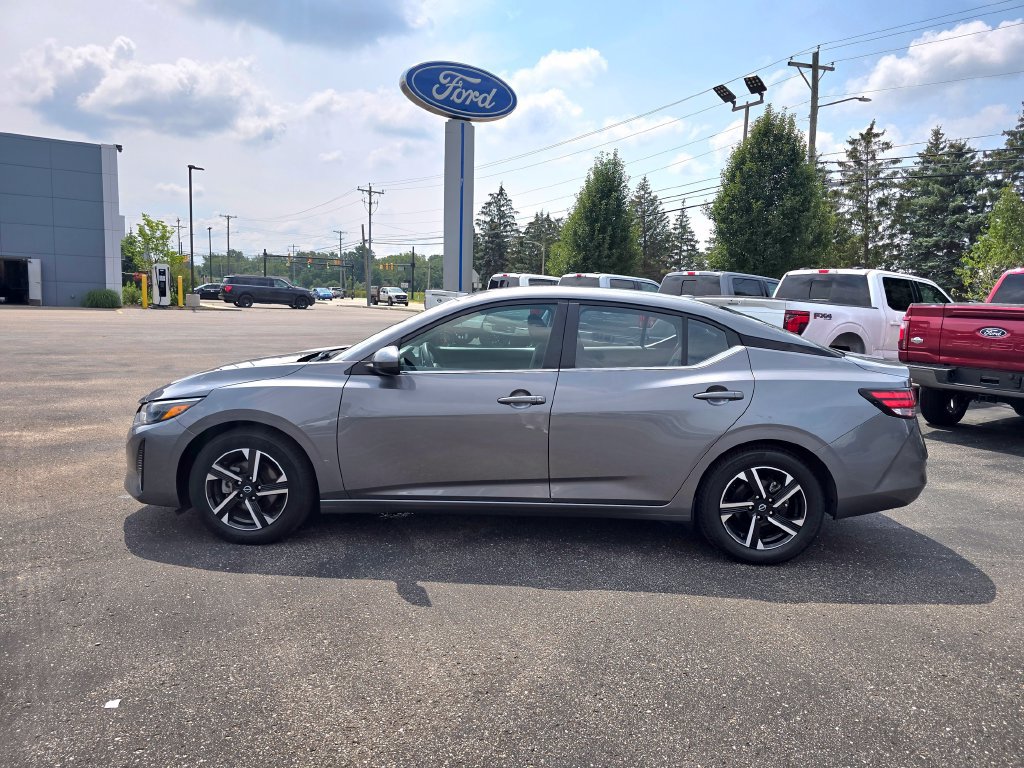 Used 2024 Nissan Sentra SV FWD image 2