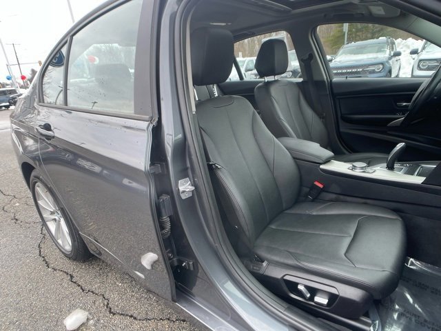 Used 2018 BMW 320i xDrive Sedan w/ Convenience Package image 29