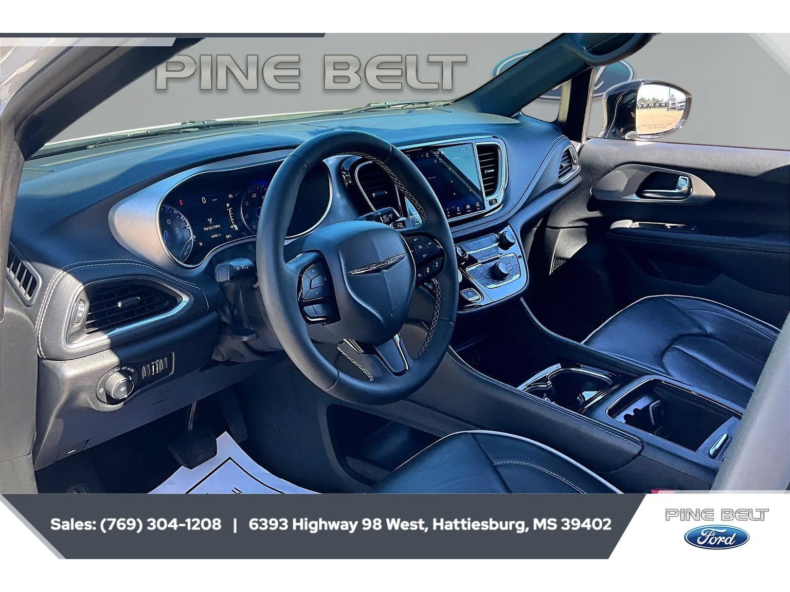 Used 2025 Chrysler Pacifica Limited FWD image 12