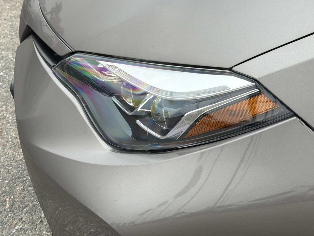 Used 2018 Toyota Corolla SE w/ Protection Package FWD image 10
