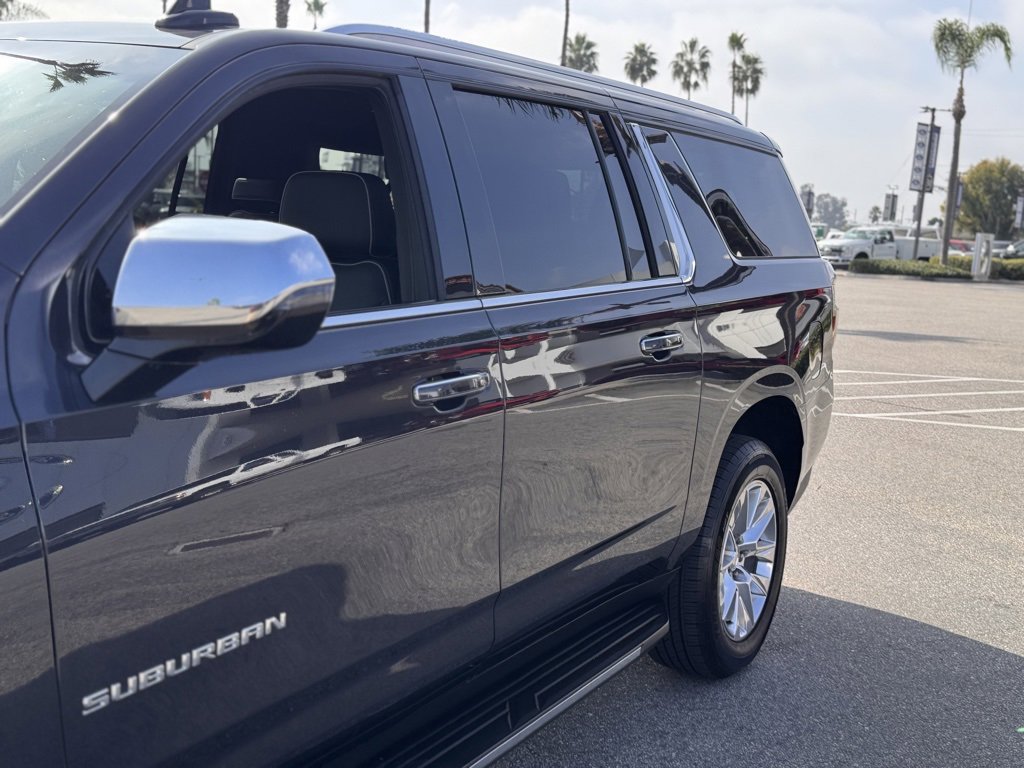 Used 2023 Chevrolet Suburban Premier image 9