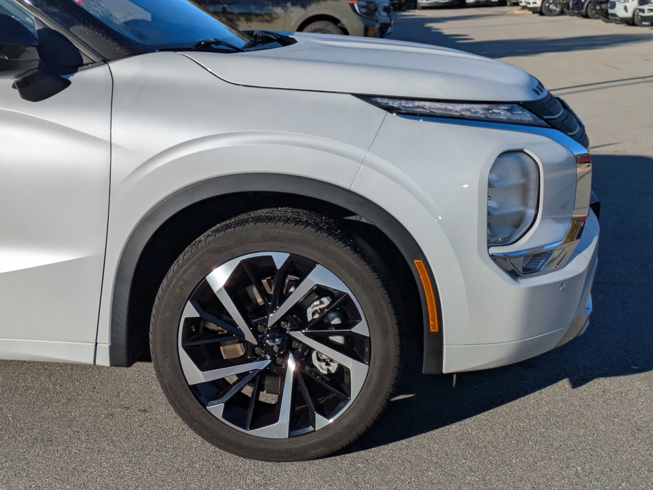 Used 2024 Mitsubishi Outlander SEL Black Edition image 11