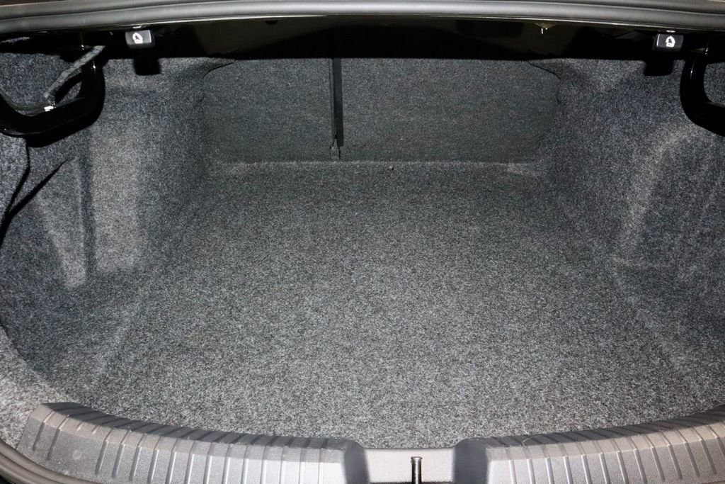 Used 2025 Volkswagen Jetta SE image 13