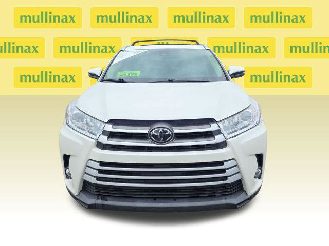 Used 2018 Toyota Highlander XLE w/ Carpet Mat Package (TMS) FWD image 16