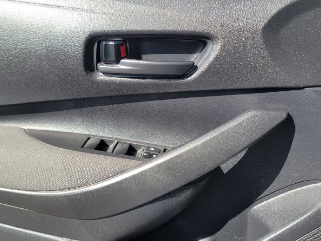 Used 2025 Toyota Corolla LE FWD image 14