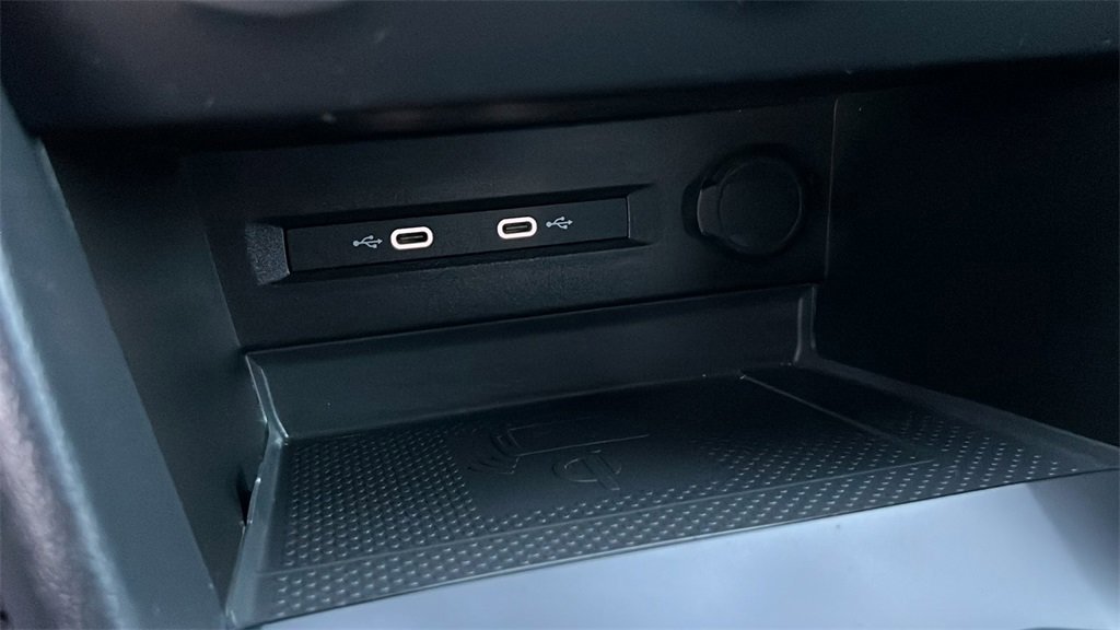 Used 2022 Volkswagen Taos SE image 16