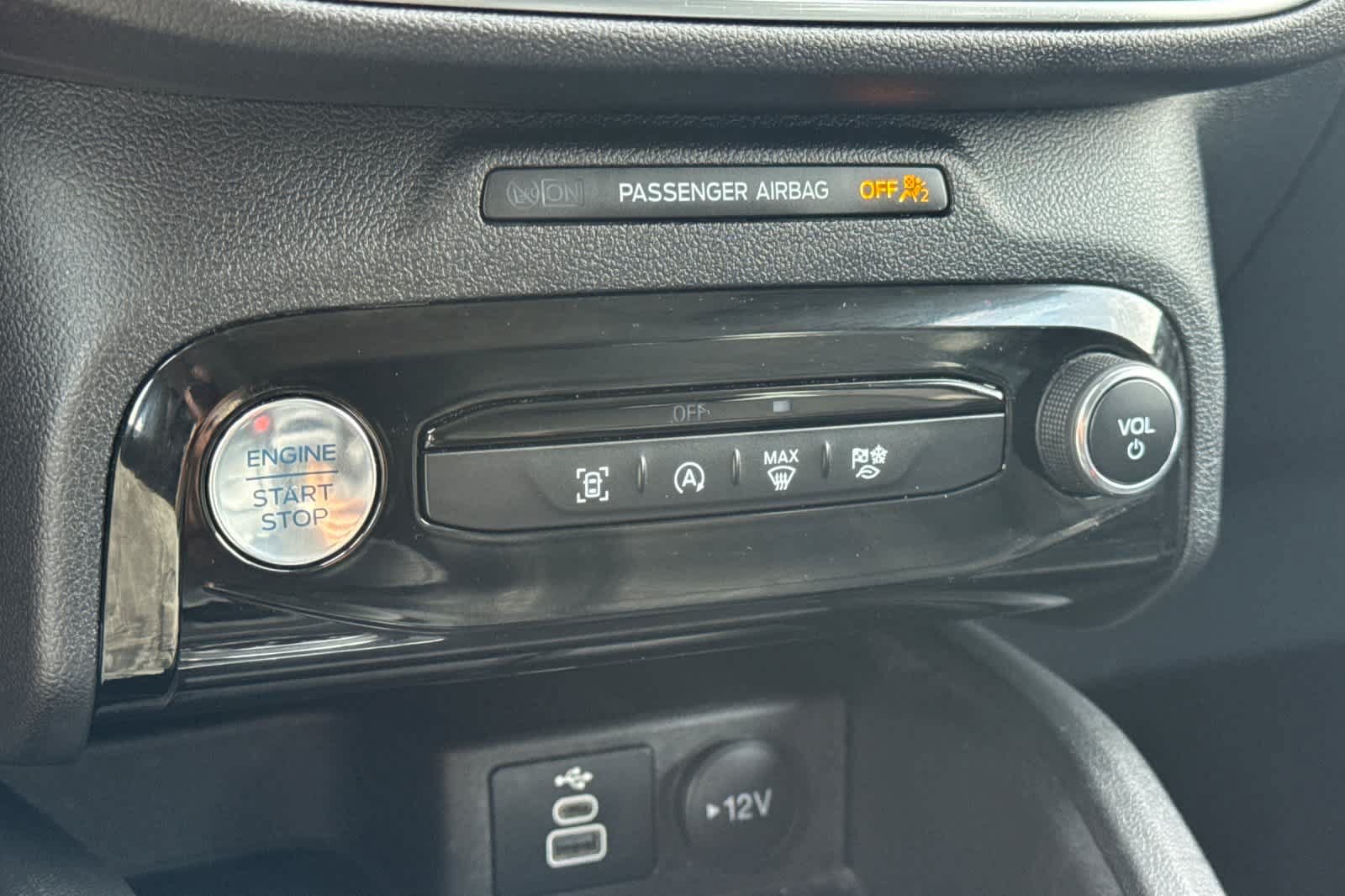 Certified 2025 Ford Escape Platinum AWD/4WD image 21