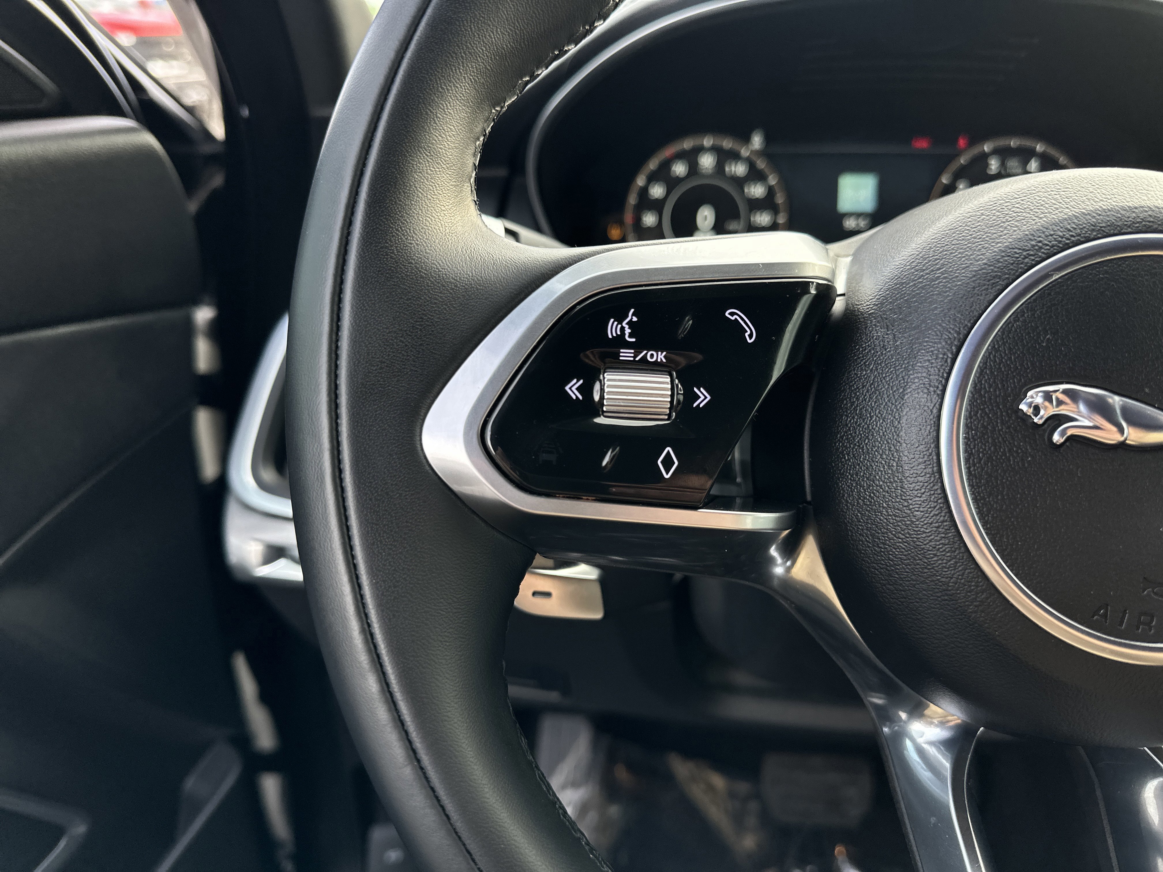 Used 2022 Jaguar E-PACE SE image 21