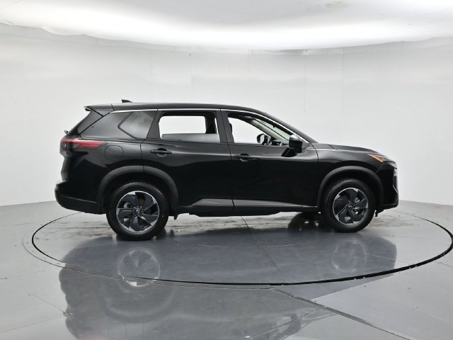 Used 2025 Nissan Rogue SV FWD image 2