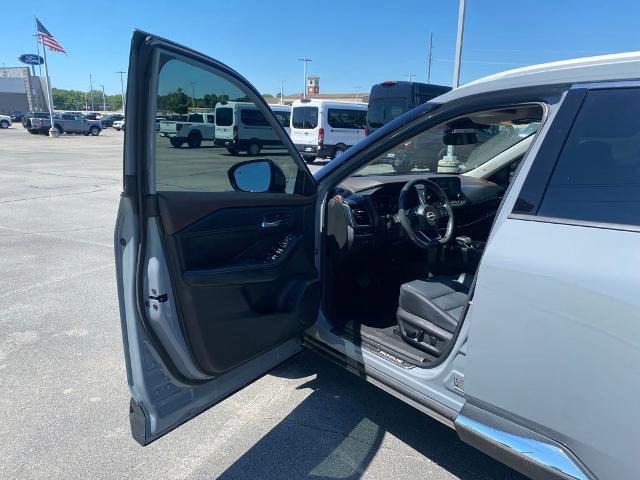 Used 2023 Nissan Rogue SL w/ SL Premium Package FWD image 9