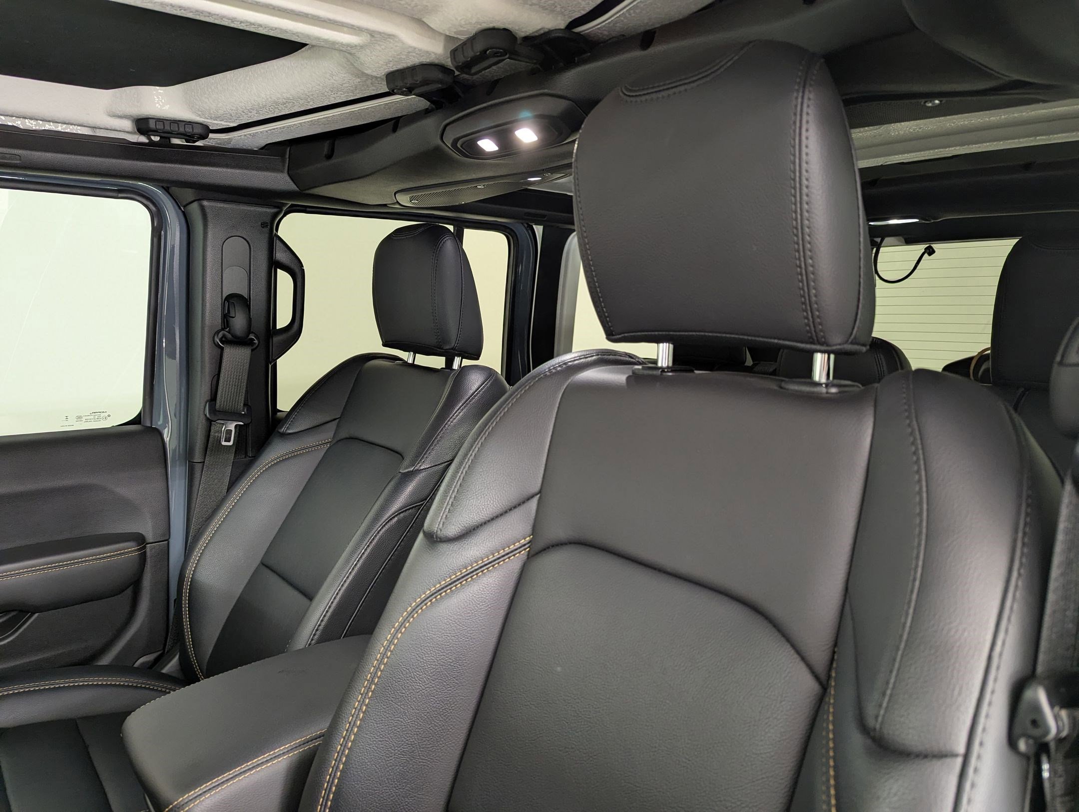 Used 2024 Jeep Wrangler Sahara image 26