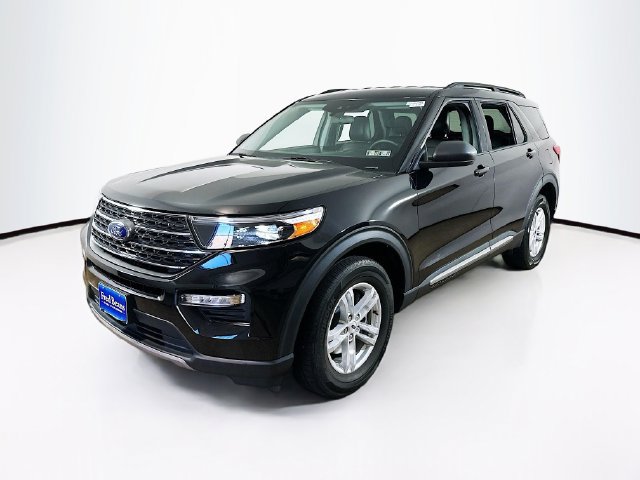 Certified 2023 Ford Explorer XLT w/ Equipment Group 202A AWD/4WD image 3