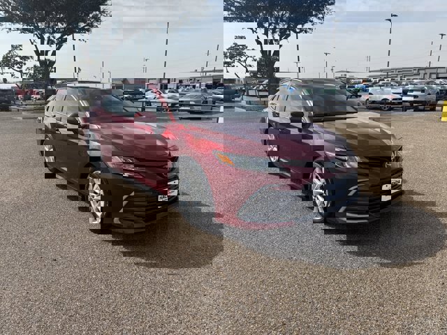 Used 2022 Toyota Camry LE image 5