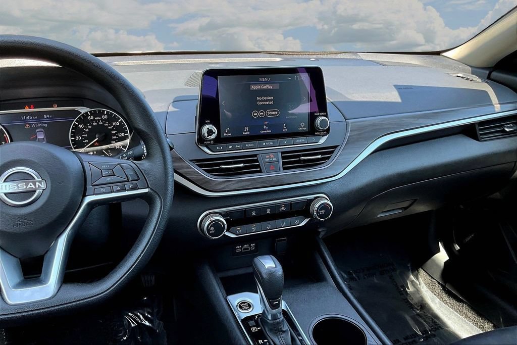 Used 2025 Nissan Altima 2.5 SV FWD image 11