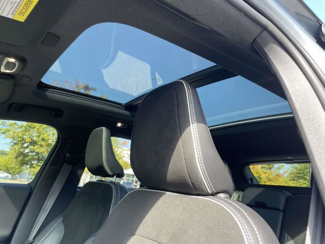 Used 2021 Volvo XC40 T5 R-Design w/ Advanced Package AWD/4WD image 23