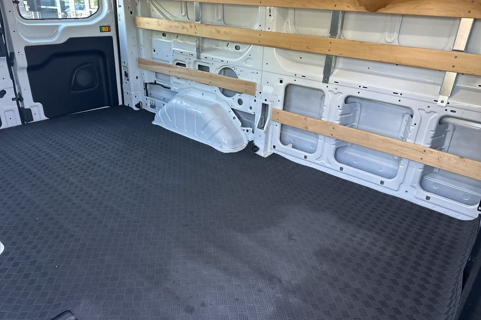 Certified 2025 Ford Transit 250 Low Roof w/ Exterior Upgrade Package RWD image 4