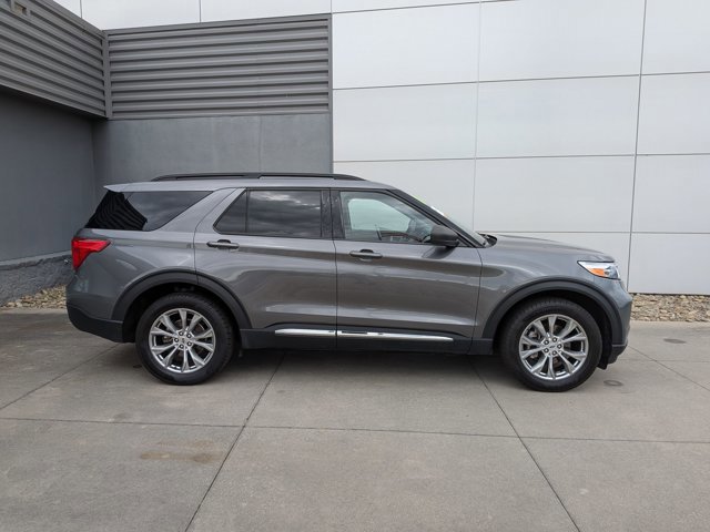 Certified 2023 Ford Explorer XLT w/ Equipment Group 202A AWD/4WD image 3