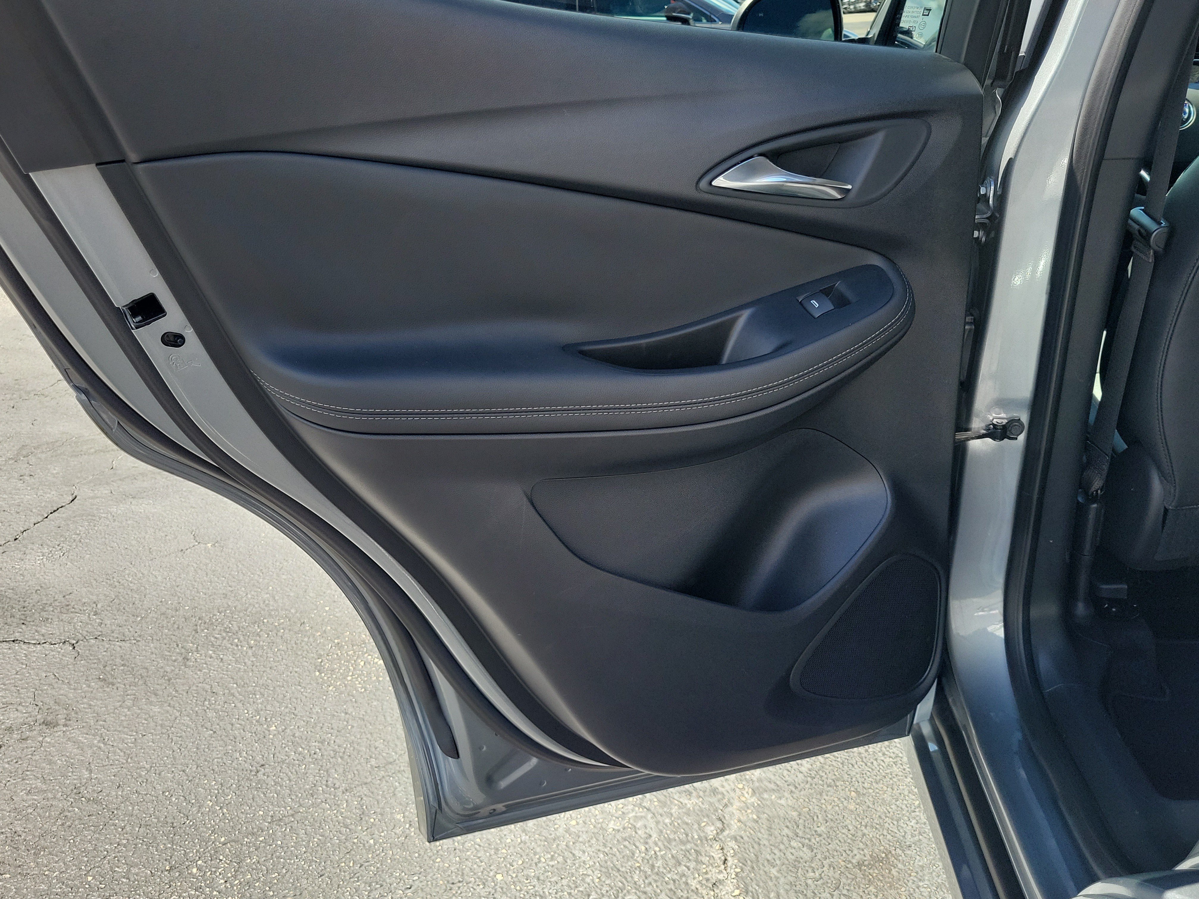 Used 2023 Buick Encore GX Select w/ Sport Touring Package FWD image 12