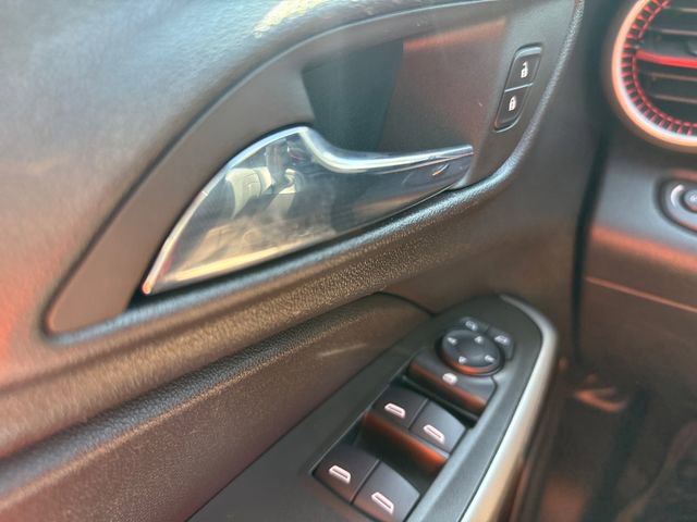 Used 2024 Chevrolet Trax RS FWD image 25