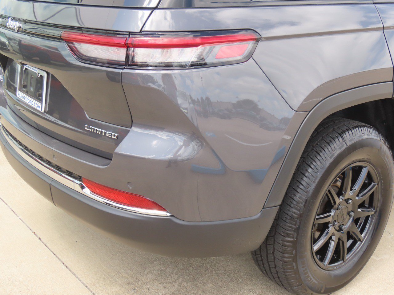 Used 2024 Jeep Grand Cherokee Limited AWD/4WD image 11
