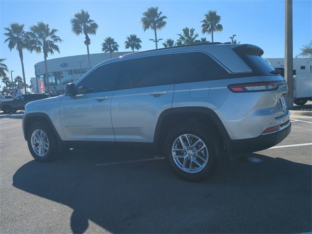 Used 2025 Jeep Grand Cherokee Laredo X image 3