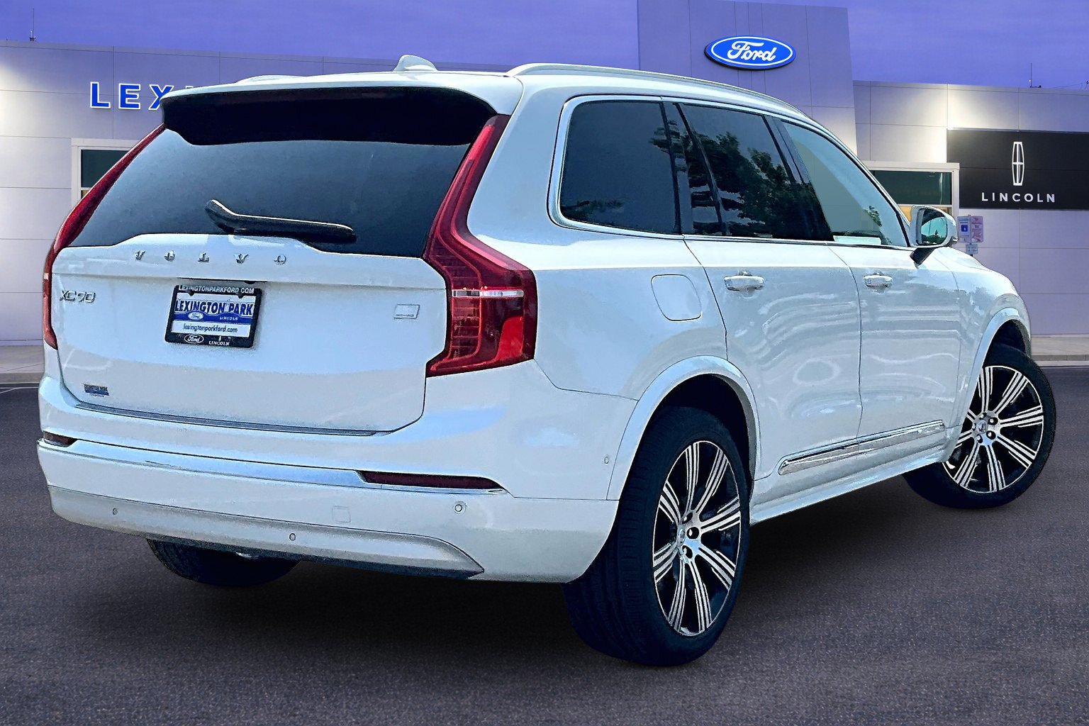 Used 2022 Volvo XC90 T8 Inscription w/ Advanced Package AWD/4WD image 5