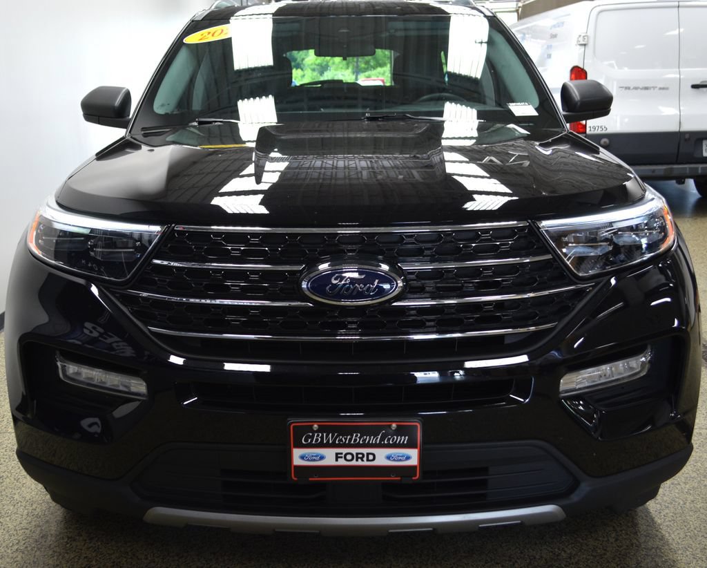 Certified 2023 Ford Explorer XLT w/ Equipment Group 202A AWD/4WD image 8
