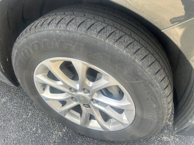 Used 2019 Chevrolet Equinox LS FWD image 4