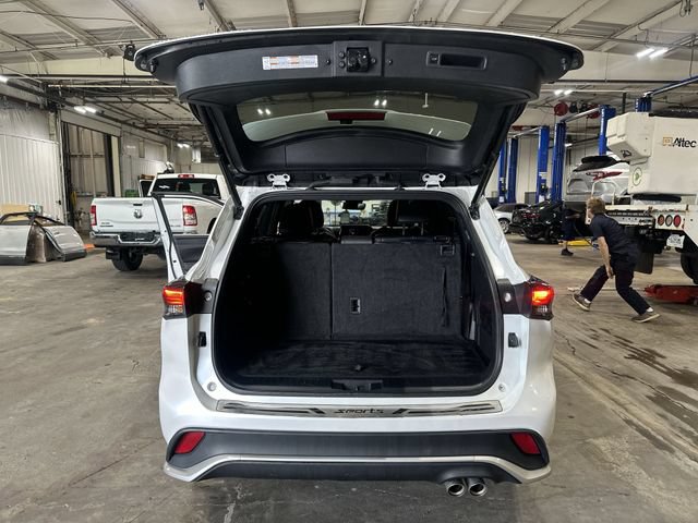 Used 2023 Toyota Highlander XSE FWD image 25