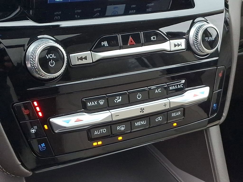 Certified 2023 Ford Explorer Platinum w/ Technology Package image 18