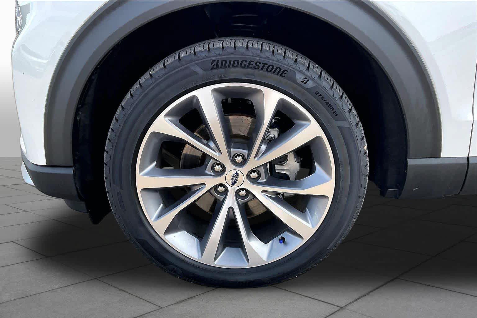 Certified 2025 Ford Explorer Platinum w/ Ultimate Package AWD/4WD image 11