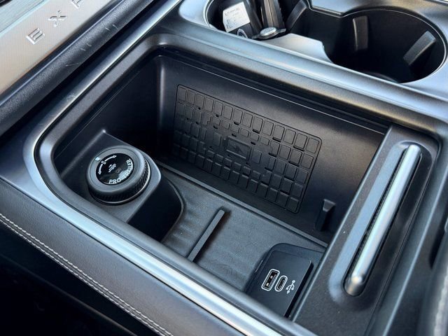 Certified 2025 Ford Expedition Max Platinum image 33