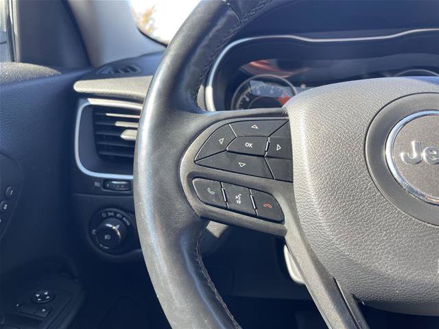 Used 2019 Jeep Cherokee Trailhawk AWD/4WD image 13