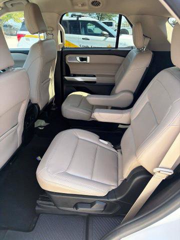 Certified 2023 Ford Explorer XLT w/ Equipment Group 202A AWD/4WD image 11