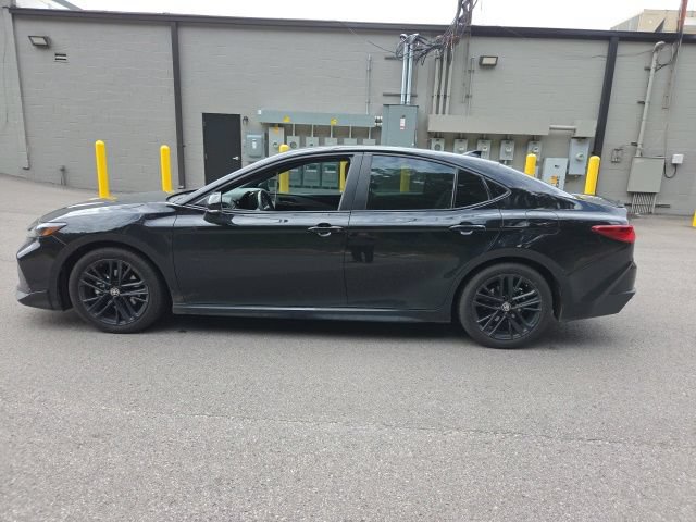Used 2025 Toyota Camry SE w/ Convenience Package FWD image 6